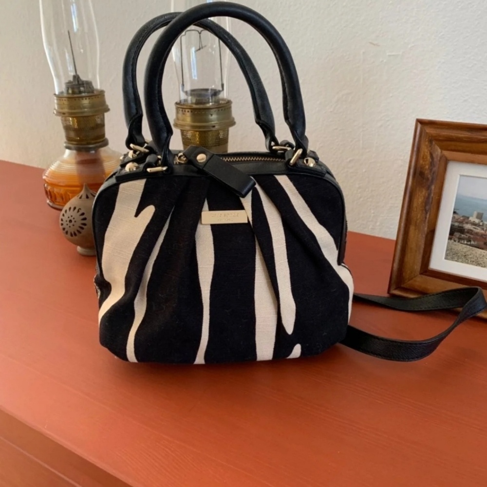 GUC cute black and cream satchel/ crossbody